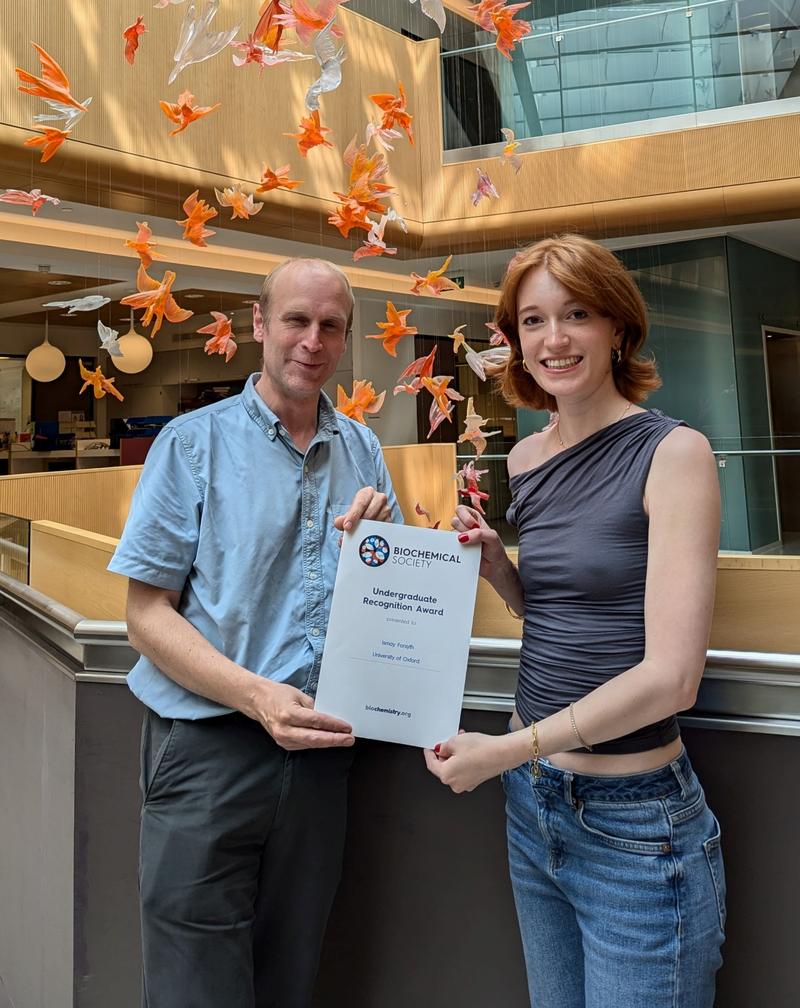 Ismay Forsyth with her Biochemical Society Undergraduate Recognition Award